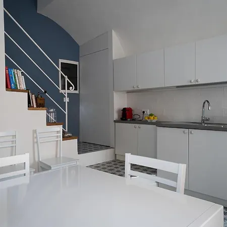 Insapria, Caressa De Mae Bordighera