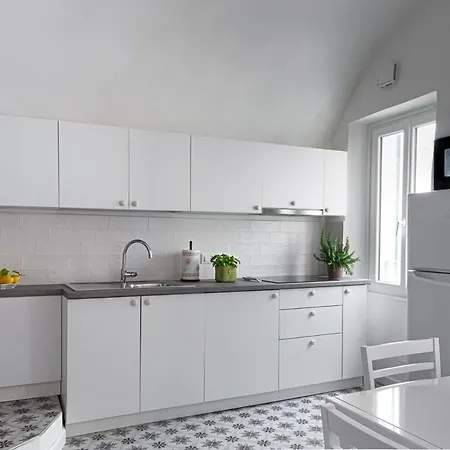 Insapria, Caressa De Mae Lejlighed Bordighera