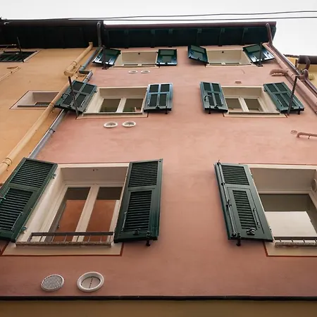 Insapria, Caressa De Mae Bordighera