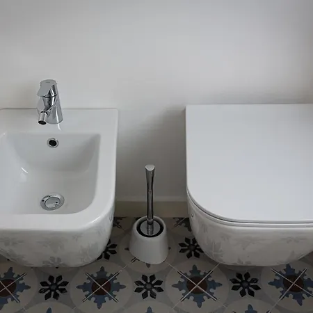 Insapria, Caressa De Mae *