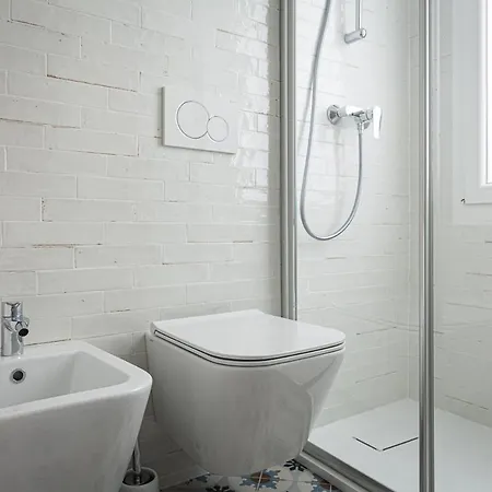 Insapria, Caressa De Mae *