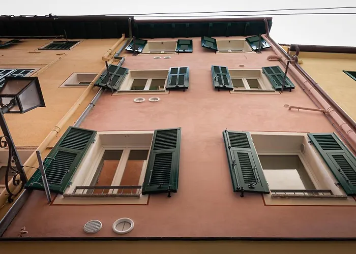 Insapria, Caressa De Mae Bordighera