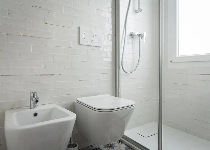 Insapria, Caressa De Mae *