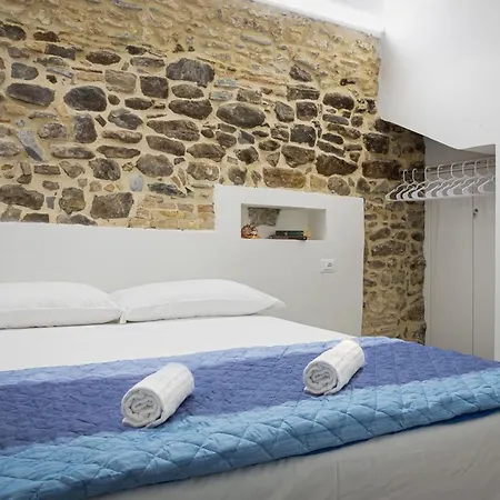 Insapria, Caressa De Mae * Bordighera