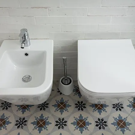 Insapria, Caressa De Mae Bordighera