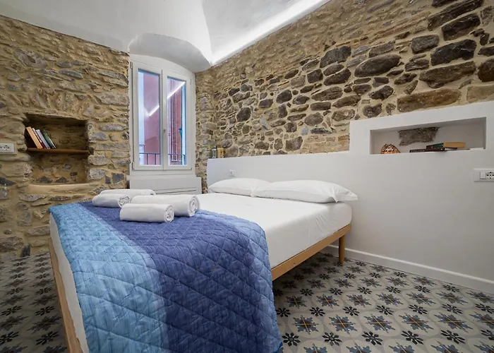 Insapria, Caressa De Mae * Bordighera