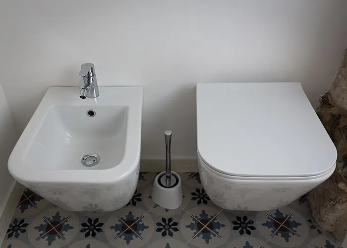 Insapria, Caressa De Mae *